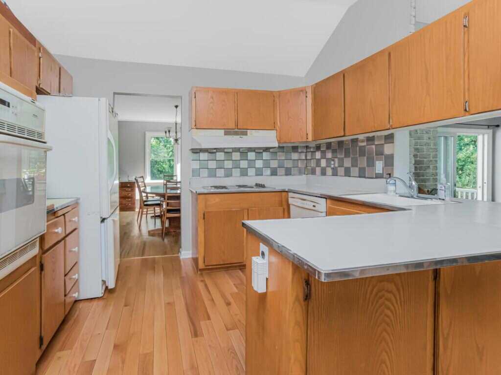 81 Winding Brook Road, New Rochelle, NY 10804 - Photo 15 of 37