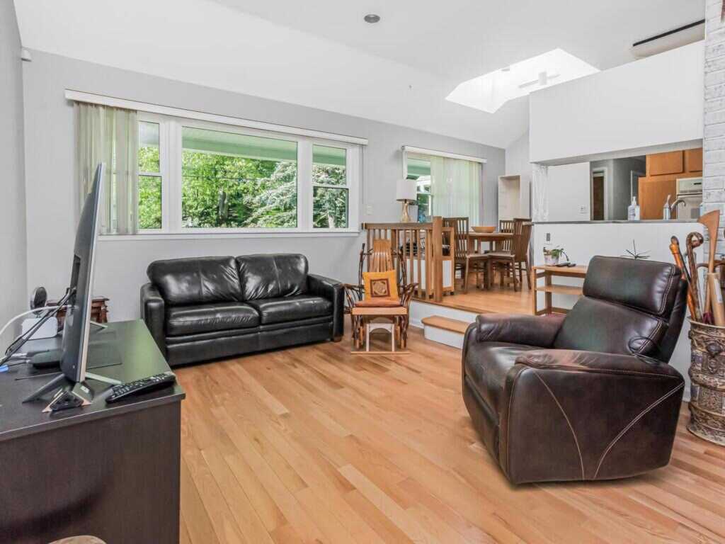 81 Winding Brook Road, New Rochelle, NY 10804 - Photo 17 of 37
