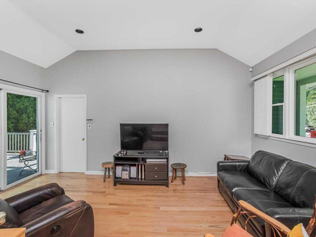 81 Winding Brook Road, New Rochelle, NY 10804 - Photo 18 of 37