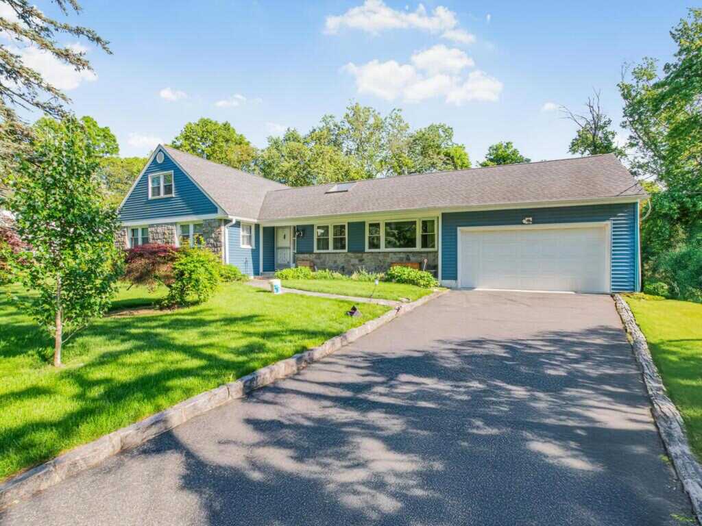 81 Winding Brook Road, New Rochelle, NY 10804 - Photo 2 of 37