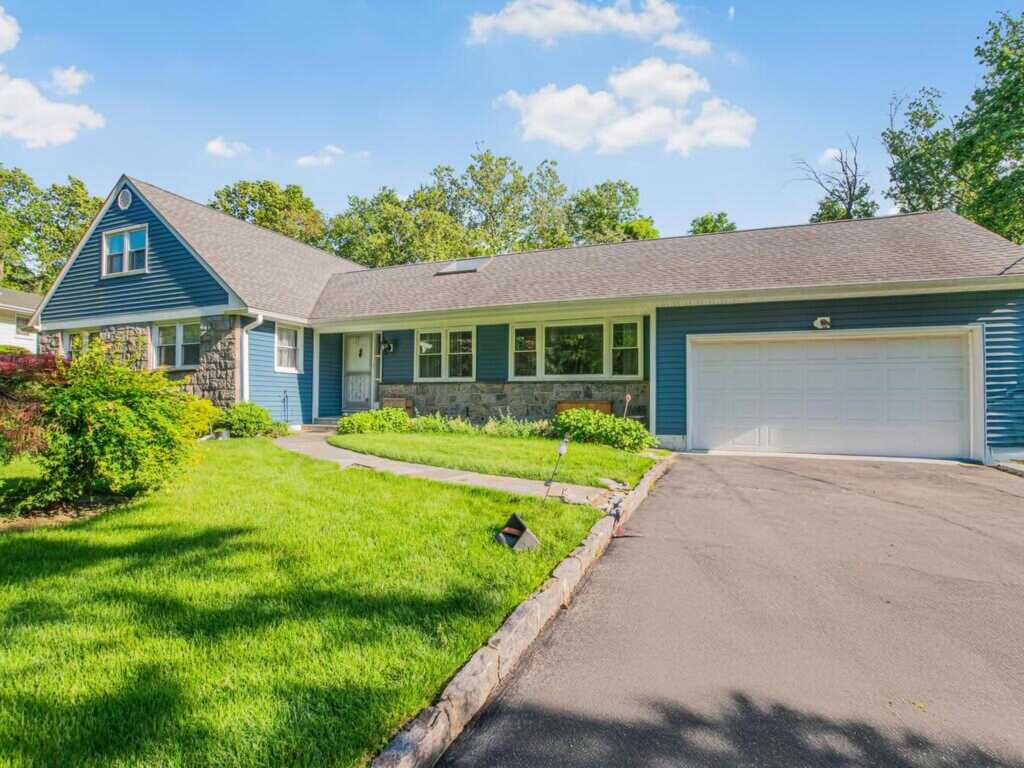 81 Winding Brook Road, New Rochelle, NY 10804 - Photo 3 of 37