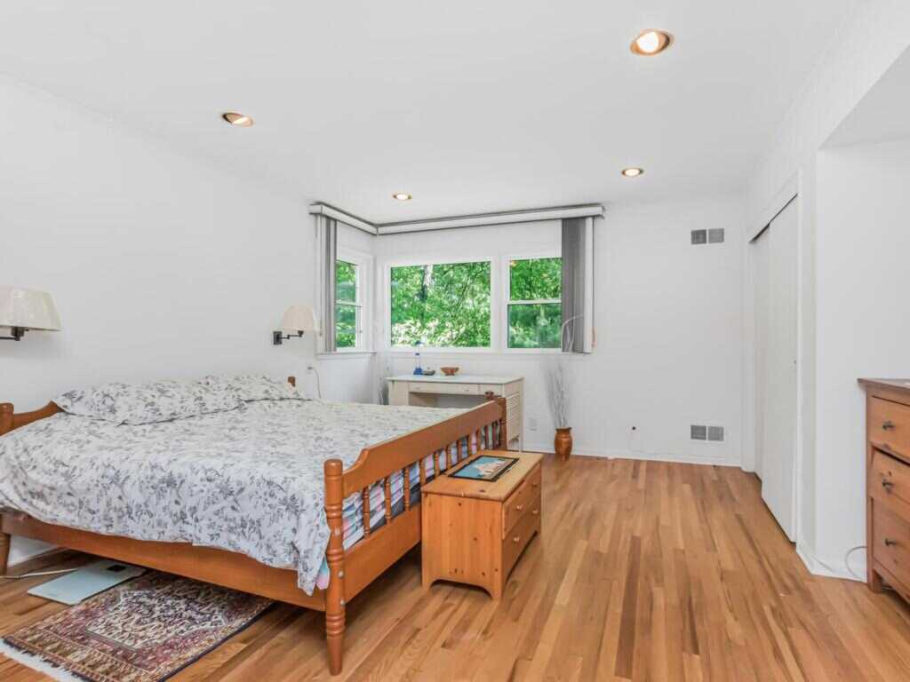 81 Winding Brook Road, New Rochelle, NY 10804 - Photo 9 of 37