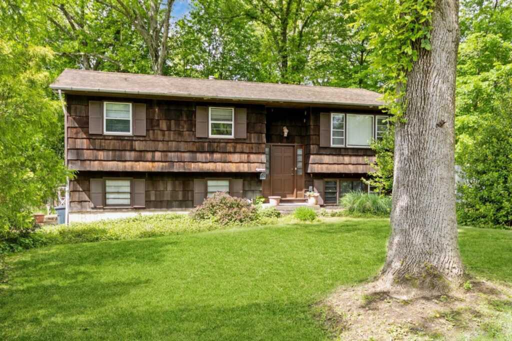 18 Norwood Place, Nanuet, NY 10954