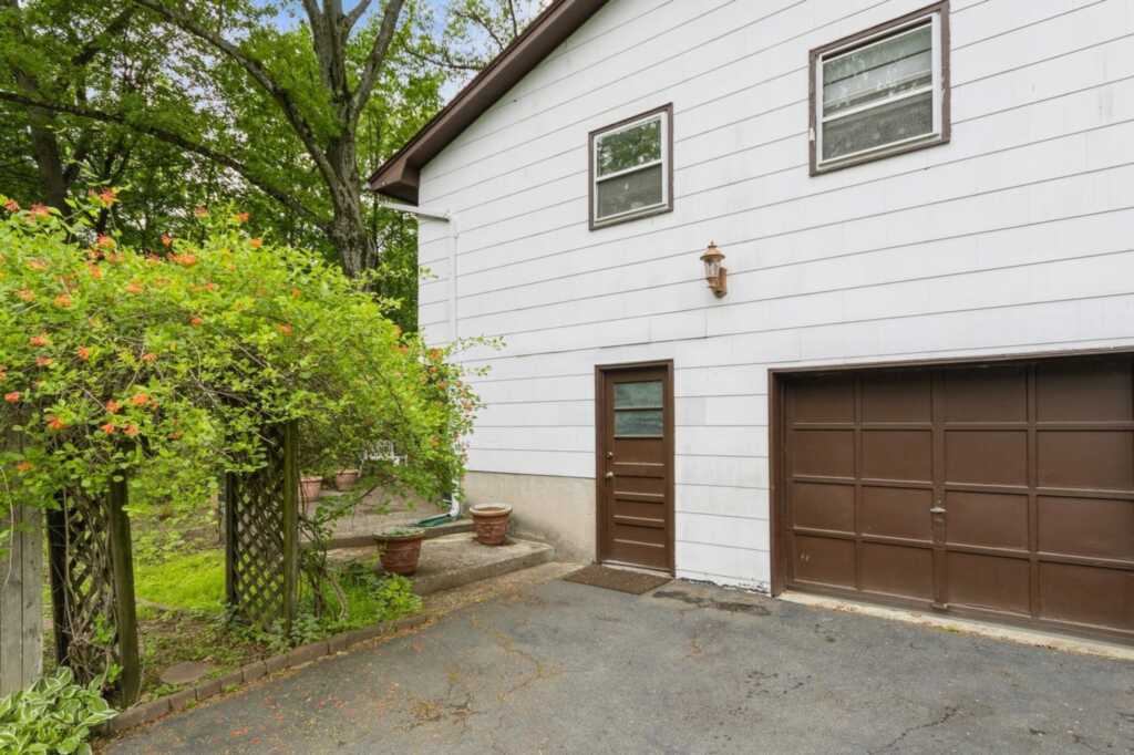 18 Norwood Place, Nanuet, NY 10954 - Photo 3 of 42