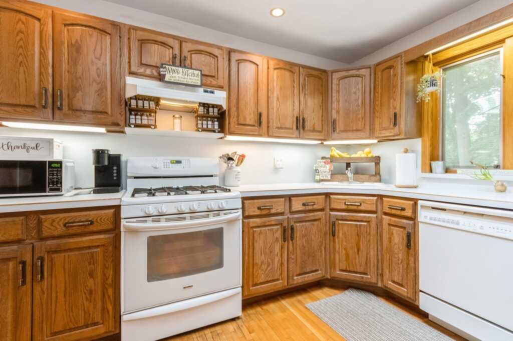 18 Norwood Place, Nanuet, NY 10954 - Photo 8 of 42
