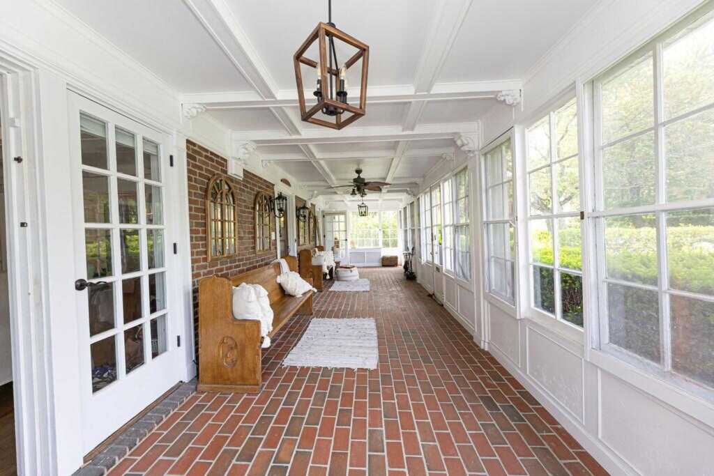 31 Heminway Avenue, New Rochelle, NY 10801 - Photo 3 of 44