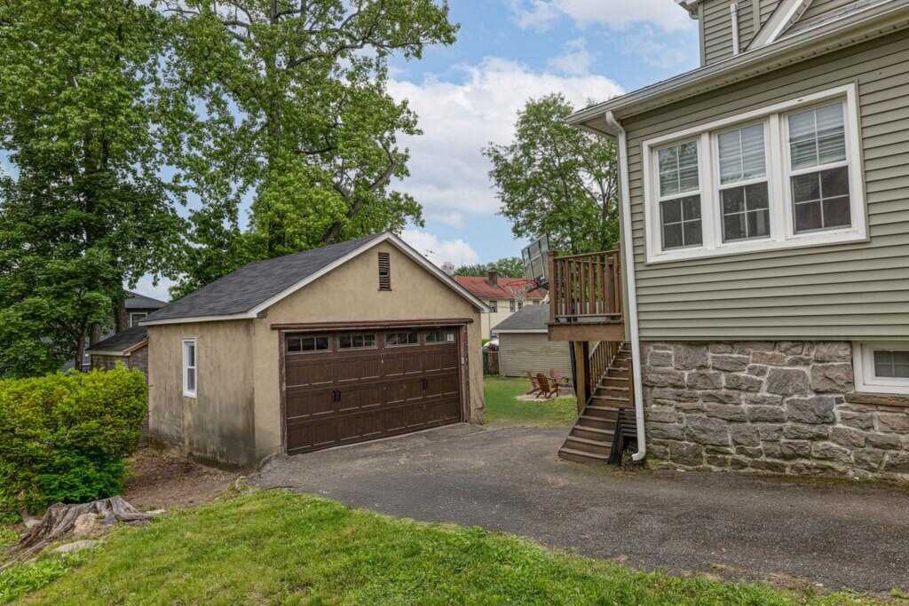 31 Heminway Avenue, New Rochelle, NY 10801 - Photo 41 of 44