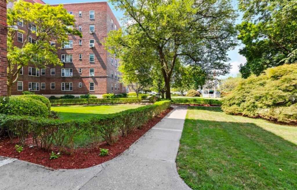 220 Pelham Road, Unit #3F, New Rochelle, NY 10805 - Photo 17 of 19