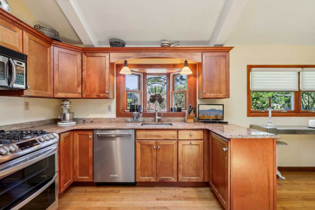 1 Meadowood Path, New Rochelle, NY 10804 - Photo 11 of 46
