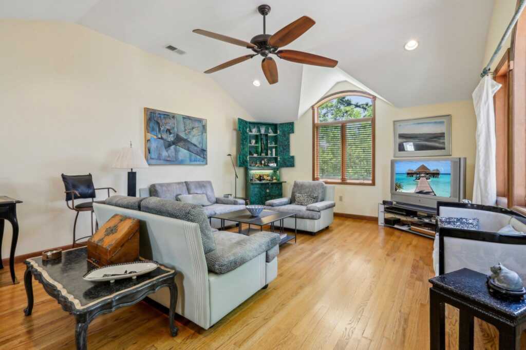 1 Meadowood Path, New Rochelle, NY 10804 - Photo 17 of 46