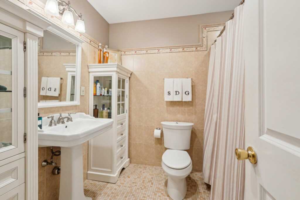 1 Meadowood Path, New Rochelle, NY 10804 - Photo 25 of 46