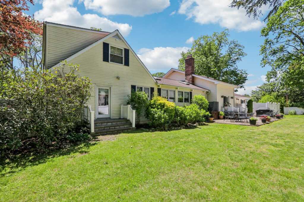 1 Meadowood Path, New Rochelle, NY 10804 - Photo 34 of 46