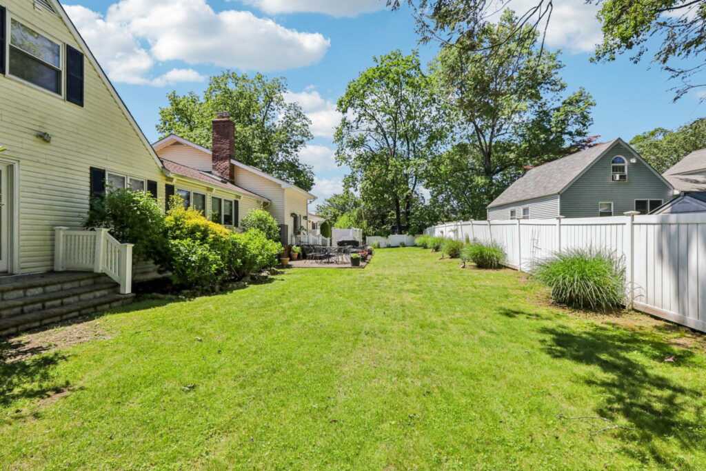 1 Meadowood Path, New Rochelle, NY 10804 - Photo 35 of 46