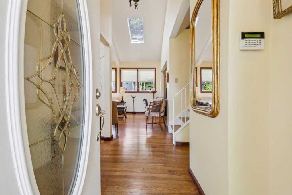 1 Meadowood Path, New Rochelle, NY 10804 - Photo 4 of 46