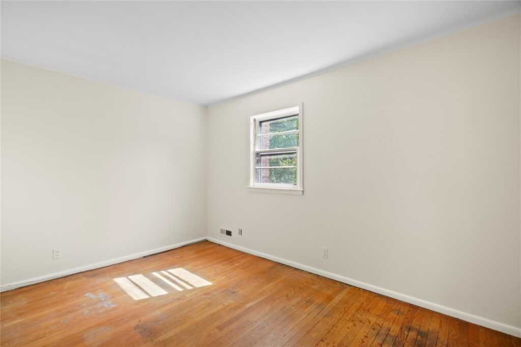 31 Westwood Avenue, New Rochelle, NY 10801 - Photo 10 of 27