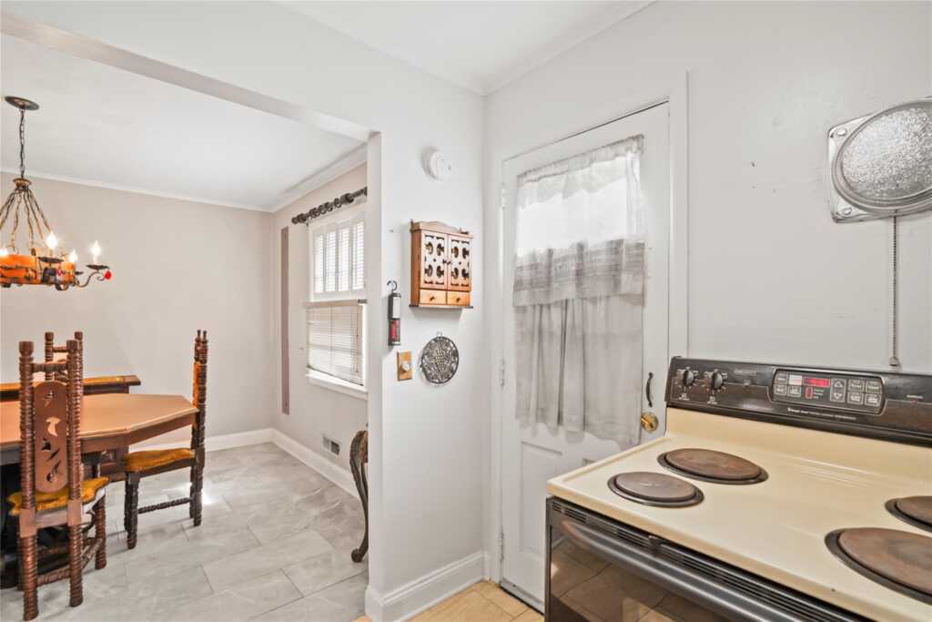 31 Westwood Avenue, New Rochelle, NY 10801 - Photo 9 of 27