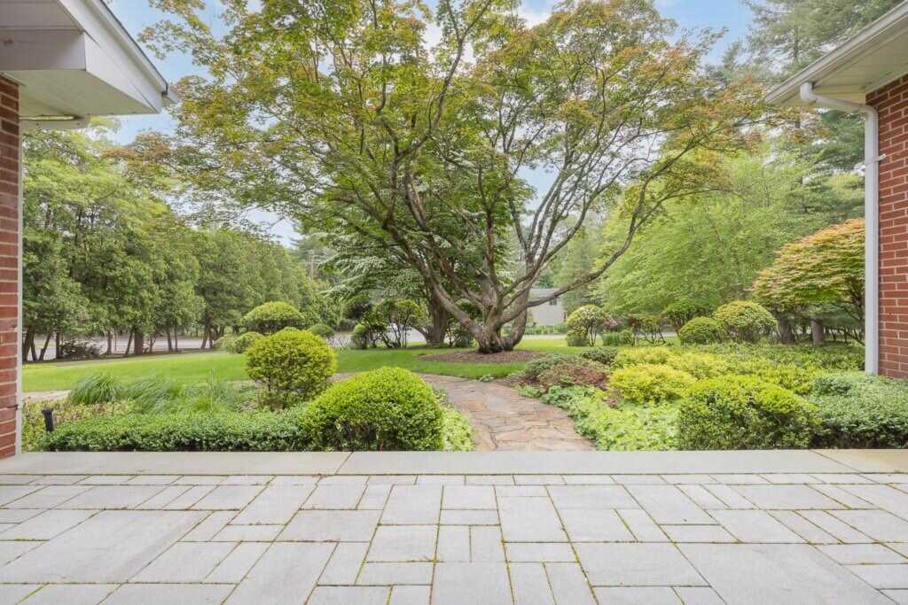 211 N Little Tor Road, New City, NY 10956 - Photo 13 of 36