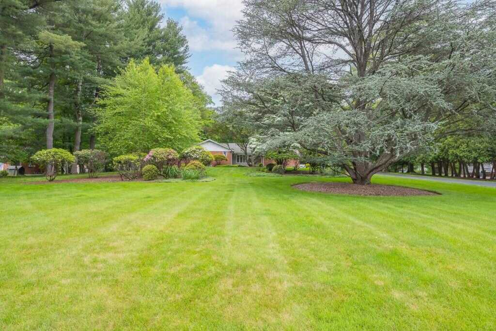 211 N Little Tor Road, New City, NY 10956 - Photo 3 of 36