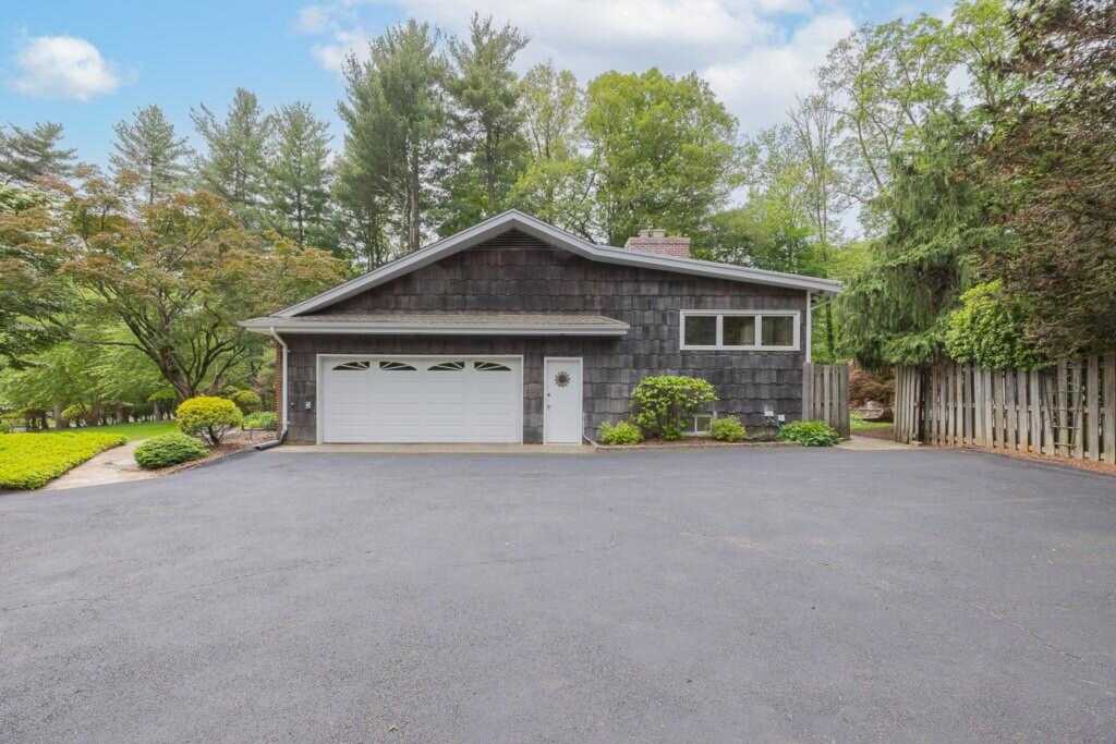 211 N Little Tor Road, New City, NY 10956 - Photo 4 of 36