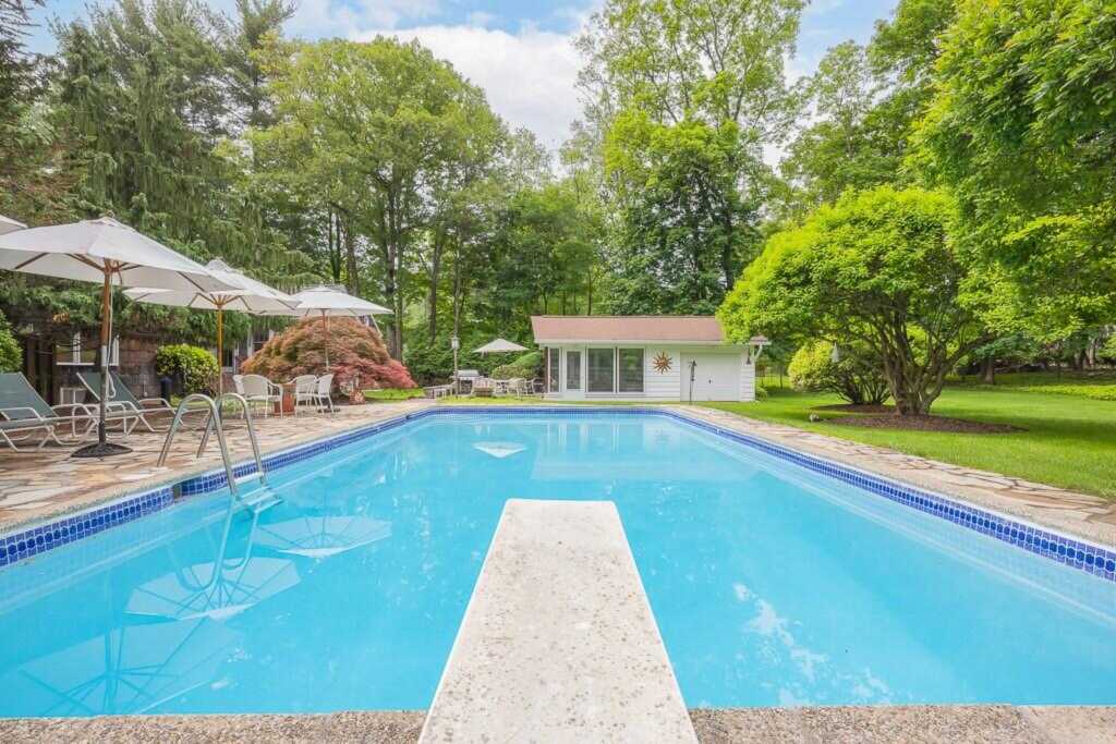 211 N Little Tor Road, New City, NY 10956 - Photo 6 of 36