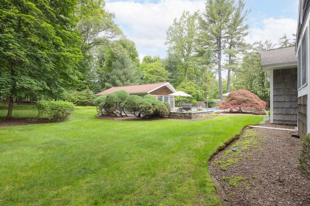 211 N Little Tor Road, New City, NY 10956 - Photo 9 of 36