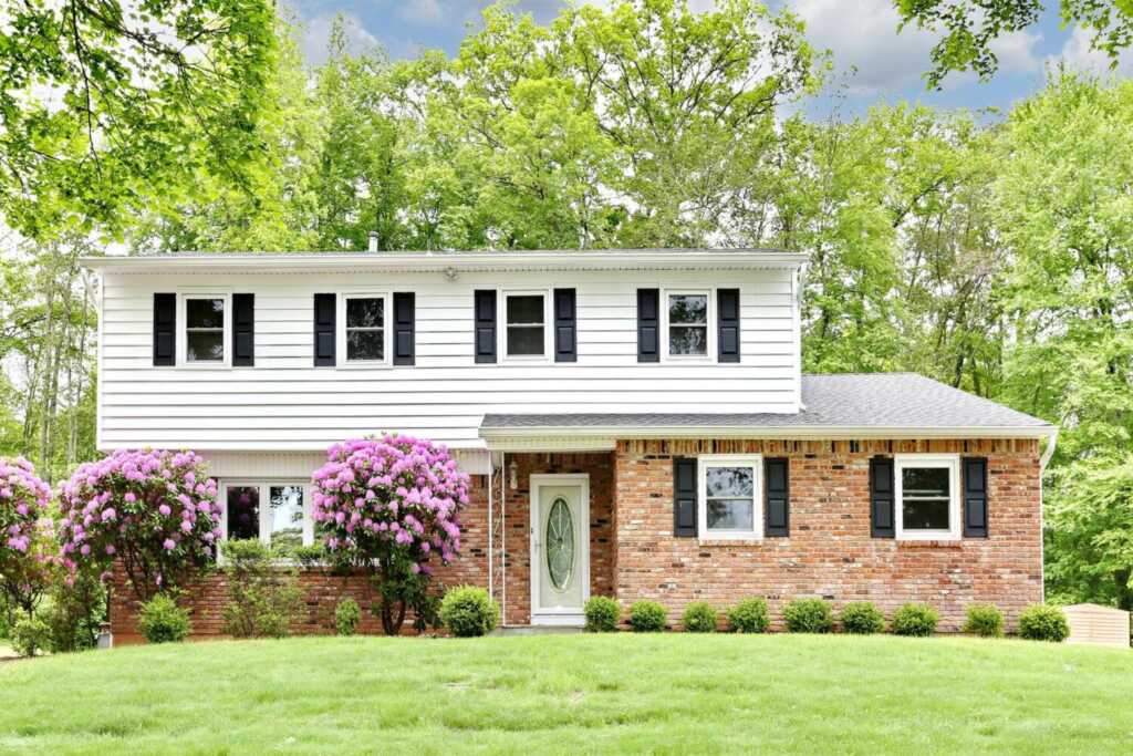 19 Verona Court, New City, NY 10956