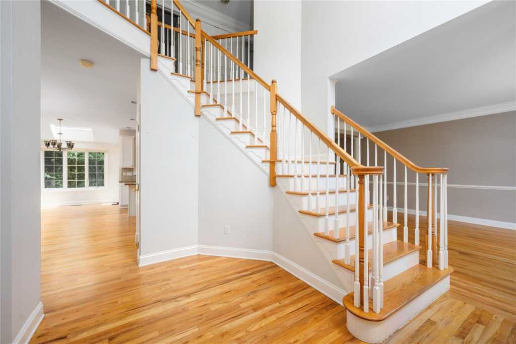 46 Mcguiness Lane, White Plains, NY 10605 - Photo 3 of 32