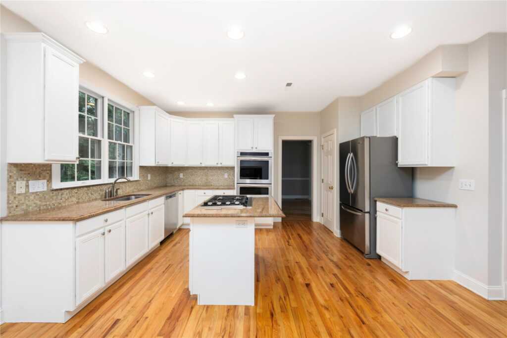 46 Mcguiness Lane, White Plains, NY 10605 - Photo 5 of 32