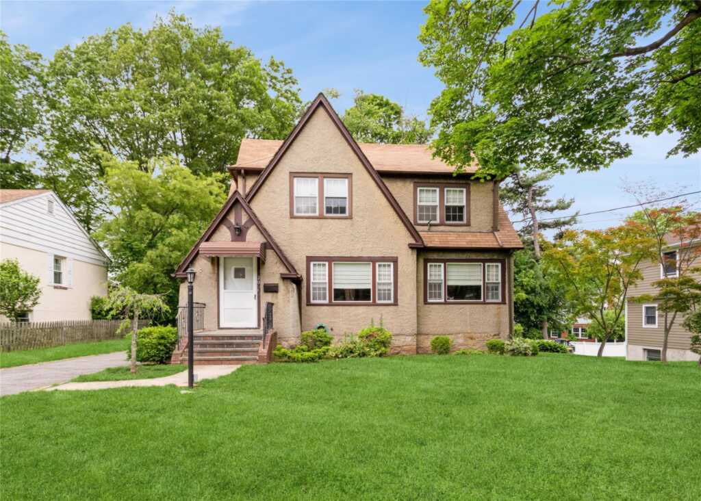 20 Harding Drive, New Rochelle, NY 10801
