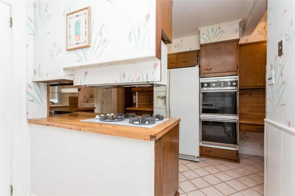 20 Harding Drive, New Rochelle, NY 10801 - Photo 12 of 33