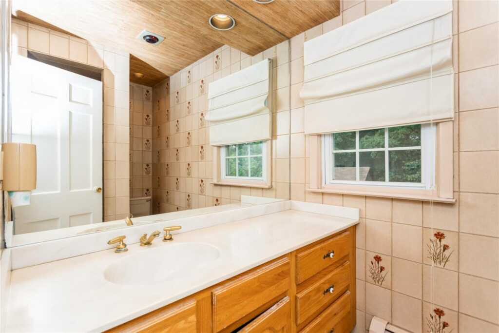 20 Harding Drive, New Rochelle, NY 10801 - Photo 17 of 33