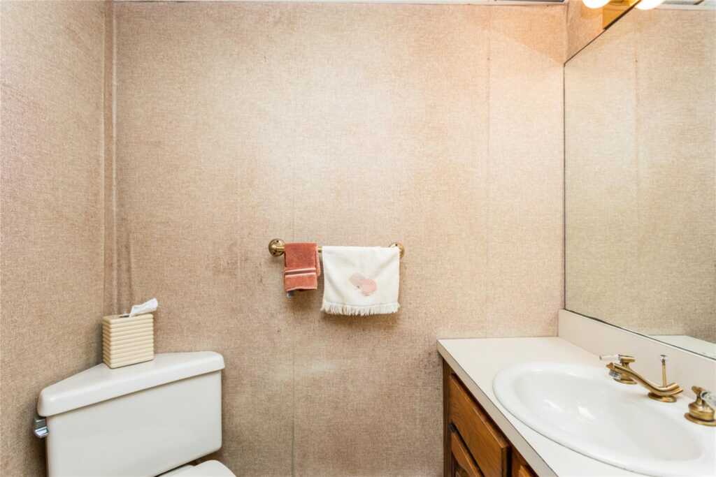 20 Harding Drive, New Rochelle, NY 10801 - Photo 23 of 33