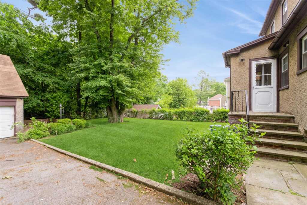 20 Harding Drive, New Rochelle, NY 10801 - Photo 26 of 33