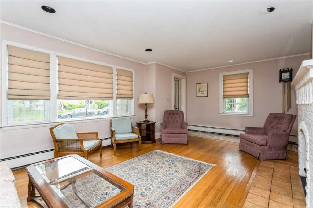20 Harding Drive, New Rochelle, NY 10801 - Photo 4 of 33