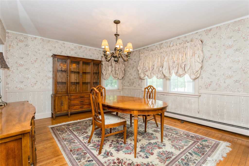 20 Harding Drive, New Rochelle, NY 10801 - Photo 6 of 33