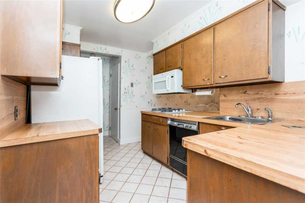 20 Harding Drive, New Rochelle, NY 10801 - Photo 9 of 33