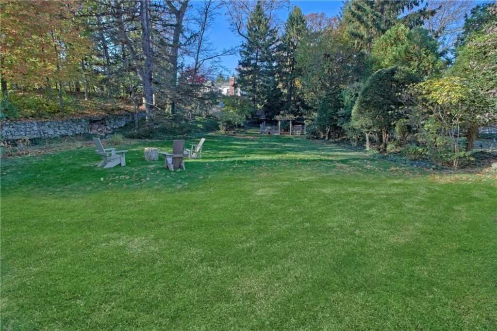 95 Dogwood Lane, Rye, NY 10580 - Photo 2 of 26