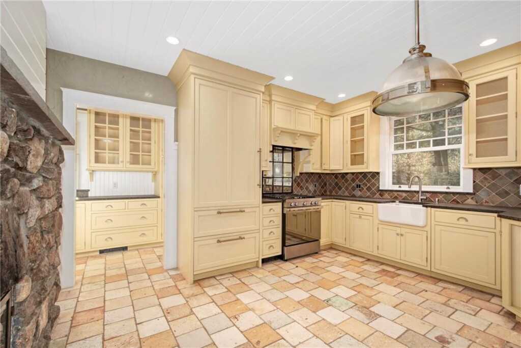95 Dogwood Lane, Rye, NY 10580 - Photo 8 of 26