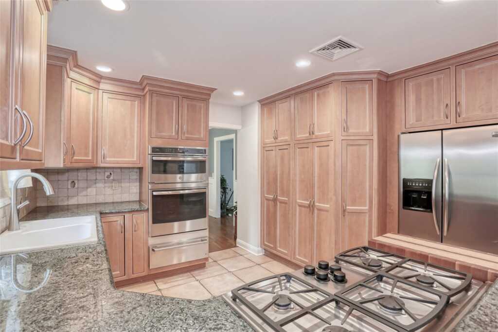 285 Willow Grove Road, Stony Point, NY 10980 - Photo 10 of 31