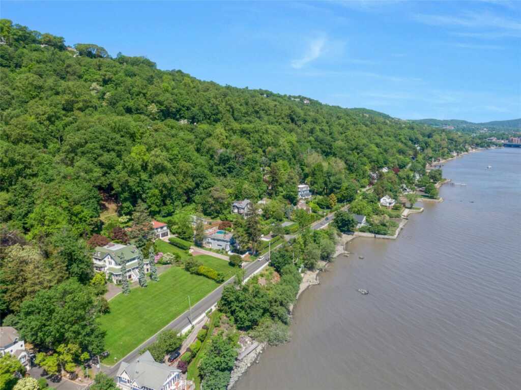 225 River Road, Nyack, NY 10960 - Photo 8 of 50