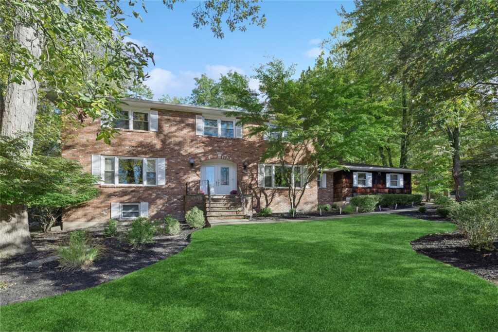 20 Rolling Ridge Road, New City, NY 10956