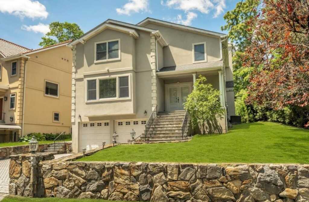 696 Ridgeway, White Plains, NY 10605