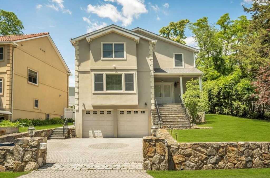 696 Ridgeway, White Plains, NY 10605 - Photo 2 of 11