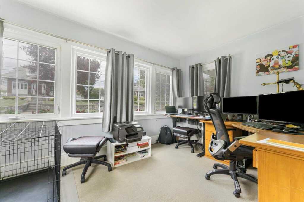 21 Chester Place, New Rochelle, NY 10801 - Photo 10 of 43