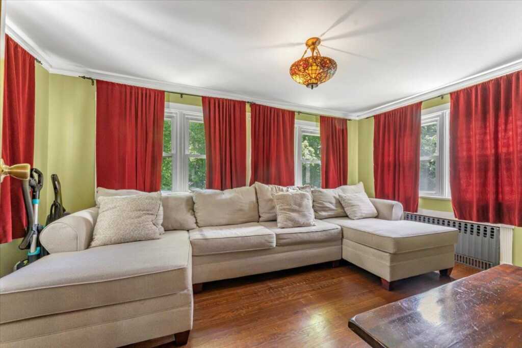 21 Chester Place, New Rochelle, NY 10801 - Photo 15 of 43