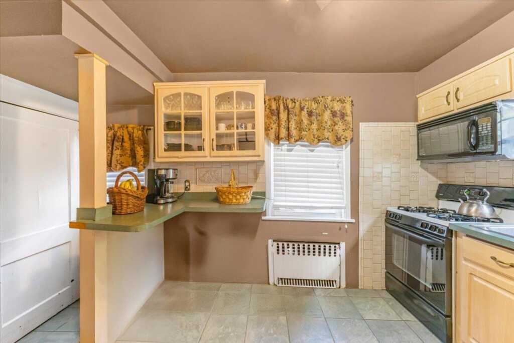 21 Chester Place, New Rochelle, NY 10801 - Photo 17 of 43
