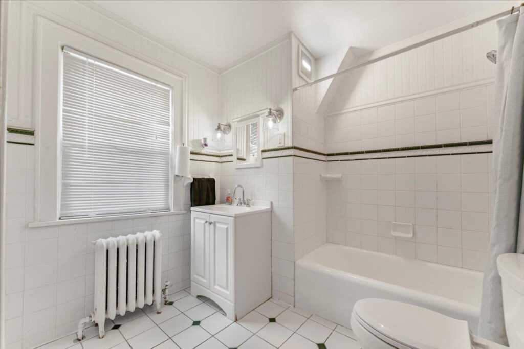 21 Chester Place, New Rochelle, NY 10801 - Photo 22 of 43