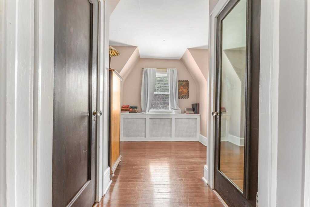 21 Chester Place, New Rochelle, NY 10801 - Photo 26 of 43