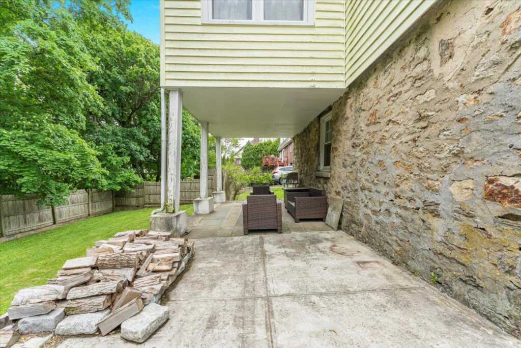 21 Chester Place, New Rochelle, NY 10801 - Photo 32 of 43