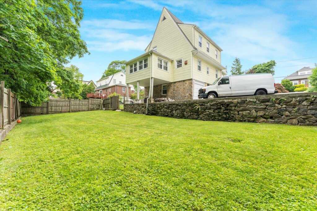 21 Chester Place, New Rochelle, NY 10801 - Photo 34 of 43